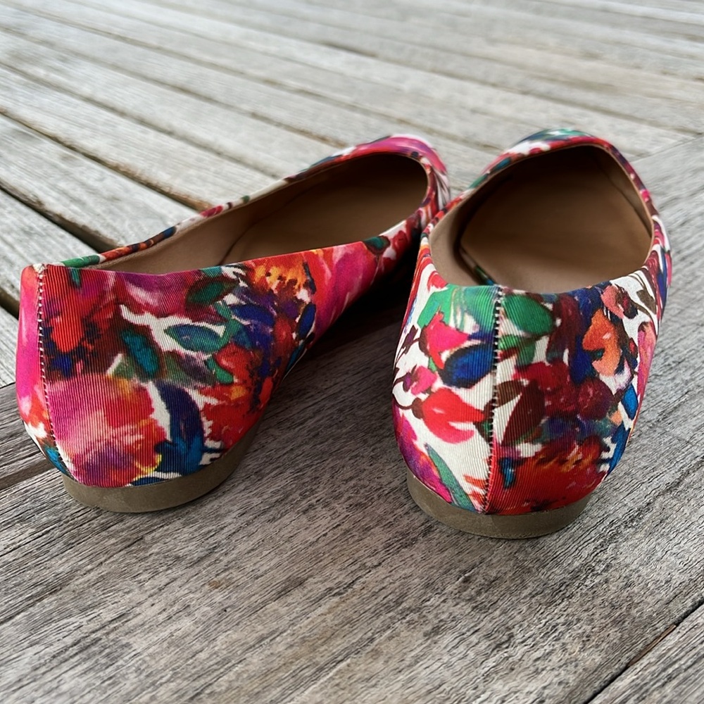 Christian Siriano Pink & Green Floral Pointed Flats - Picture 9 of 13